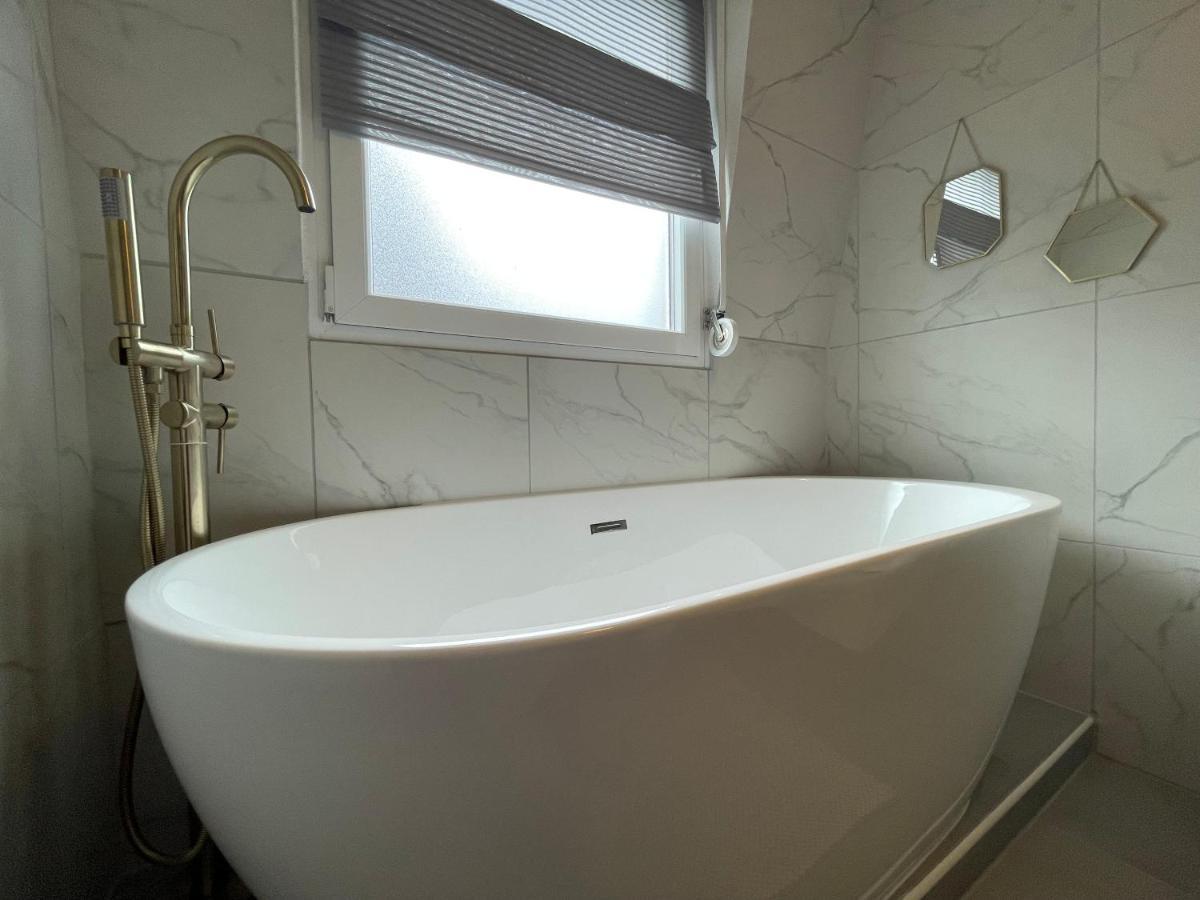 Luxus Apartment Am Fremersberg - Zentral - Mit Sauna & Badewanne Баден-Баден Экстерьер фото